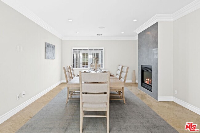 Building Photo - 2563 Hutton Dr