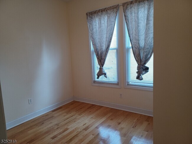 Building Photo - 182 Littleton Ave