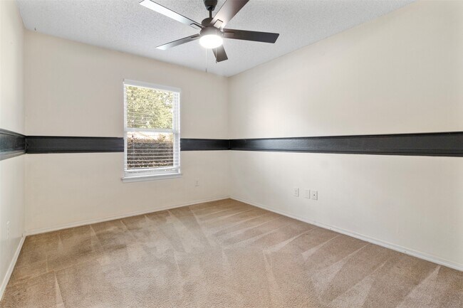Building Photo - 16319 Pitch Pine Dr