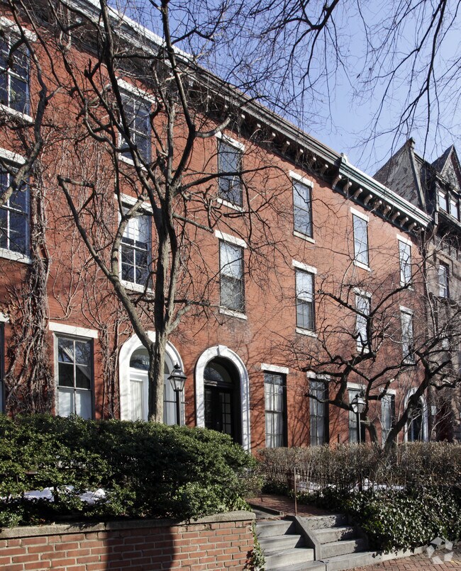 Building Photo - 2117 Green St