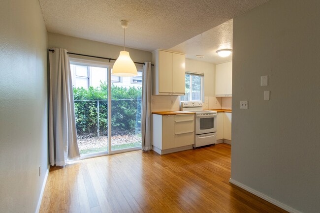 Building Photo - becju03