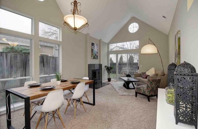 Building Photo - South Davis Charming Home