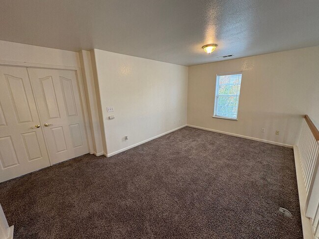 Building Photo - Spectacular home available now in a great neighborhood!