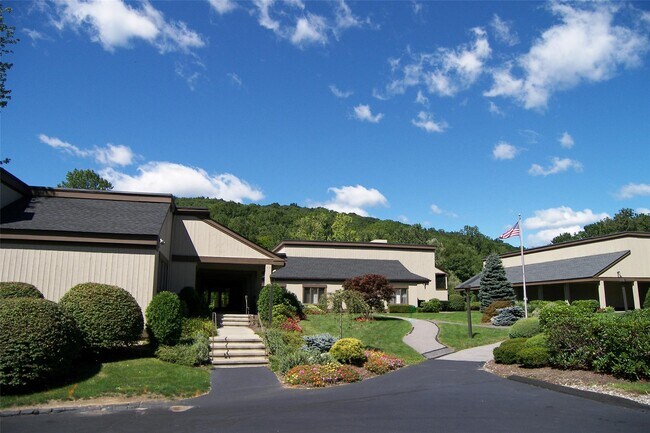 Building Photo - 246 Heritage Hills
