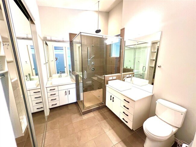 Building Photo - 5006 Woodrow Ave