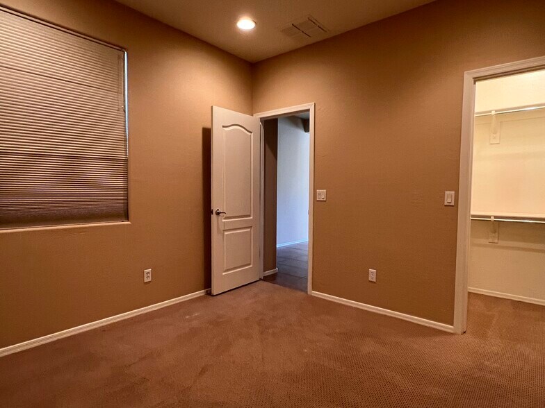 Building Photo - 6631 S Classic Way