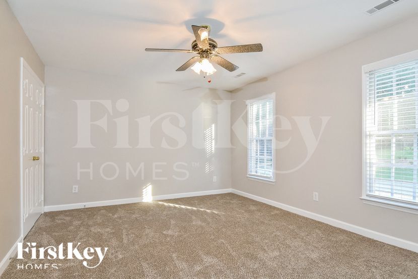 Building Photo - 205 Worthland Ct