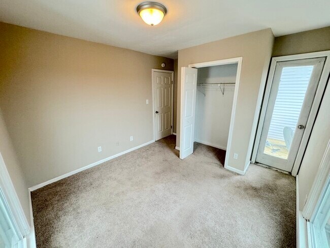 Building Photo - 1003 Green St