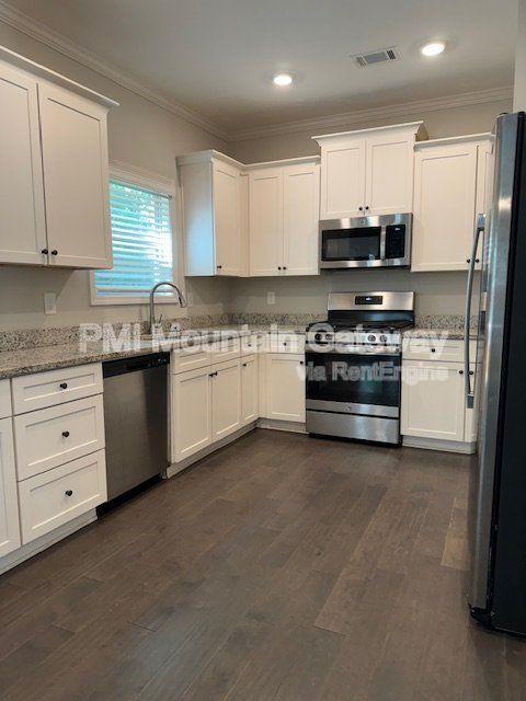 Building Photo - 30 Grand Oak Dr