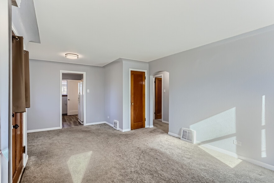 Building Photo - 3264 Niagara St