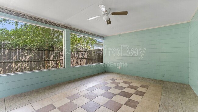 Building Photo - 309 W South Ave