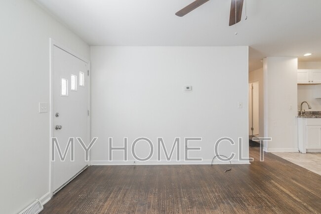 Building Photo - 1024 Houston St