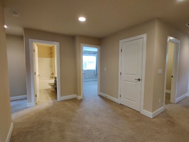 Building Photo - 1580 Ridgeview Loop SW
