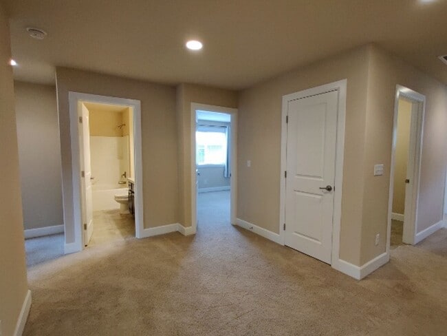 Building Photo - Beautiful Tumwater Home - 4 BD+DEN+BONUS RM