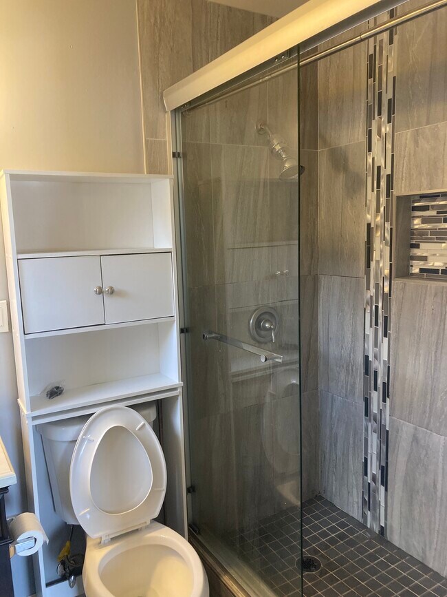 Building Photo - 1822 Eisenhower Dr