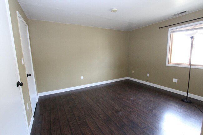 Building Photo - 604 Ravens Crest Dr