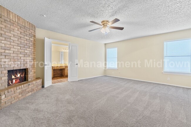 Building Photo - Charming 3-Bedroom Home Just Minutes from ...