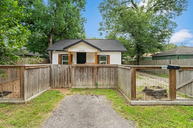 Building Photo - 4208 Delhi St