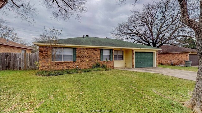 Building Photo - 1107 Braeswood Dr