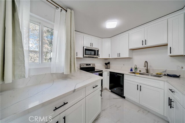 Building Photo - 8400 De Longpre Ave