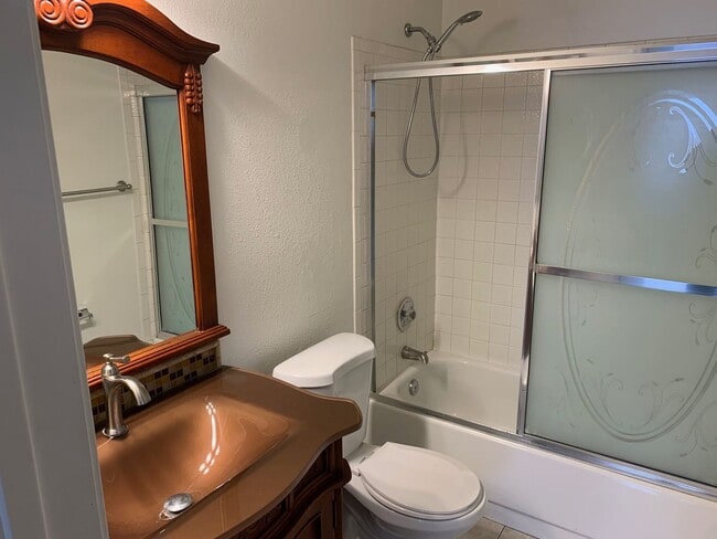 Building Photo - 2 Bed / 2 Bath Condo for Rent