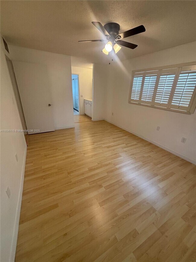 Building Photo - 1150 Collins Ct