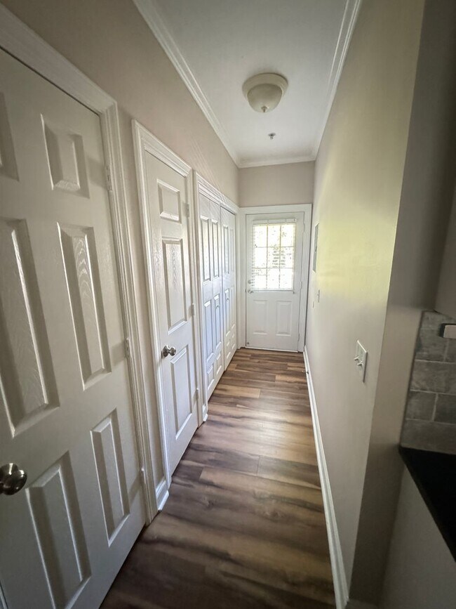 Building Photo - Beautiful 2 bed 2 bath Condo - In Great Lo...