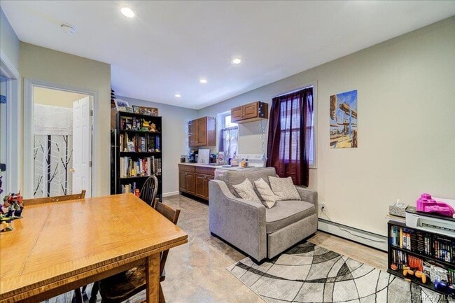 Building Photo - 90 Sullivan St