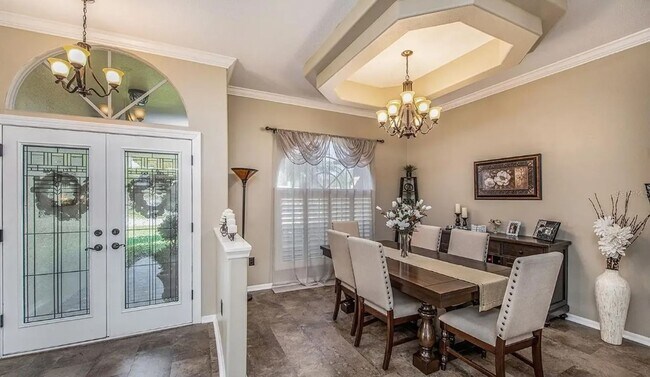 Building Photo - Beautifully updated Pool Home!!