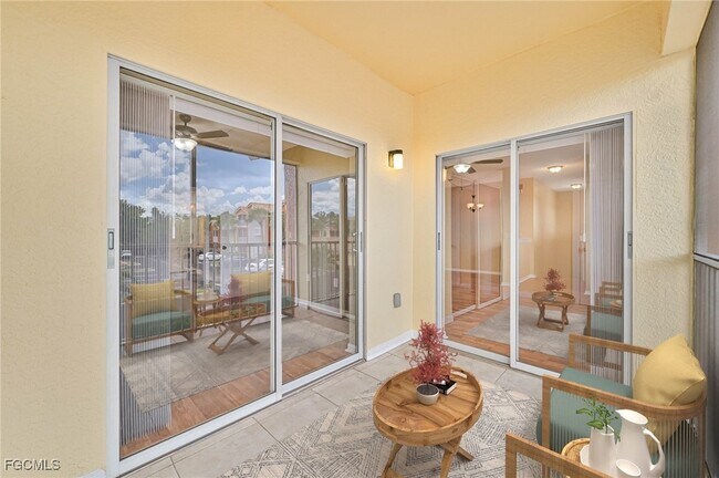 Building Photo - 6361 Aragon Way