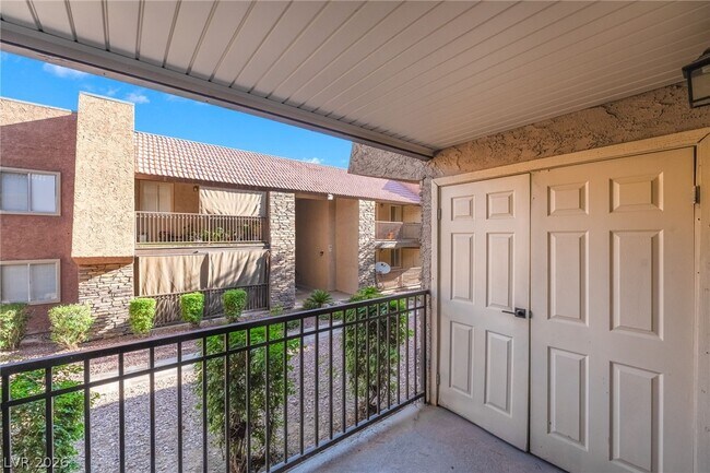 Building Photo - 5317 Indian River Dr