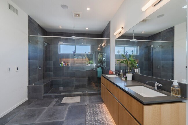 Building Photo - Stunning Custom Home in Del Rey