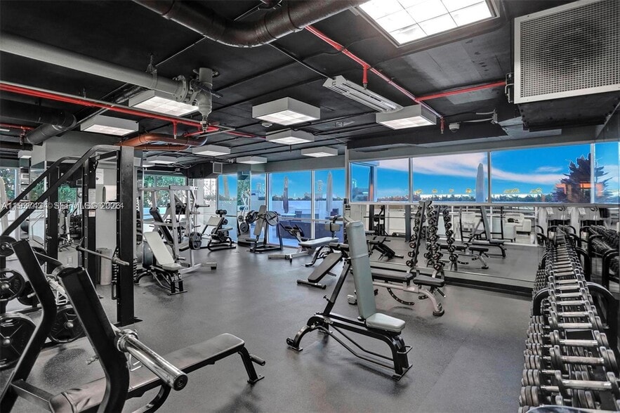 Building Photo - 650 West Ave