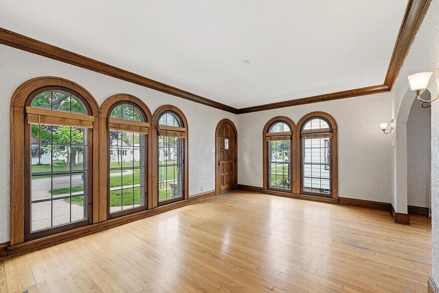 Building Photo - 3307 S Springfield Ave