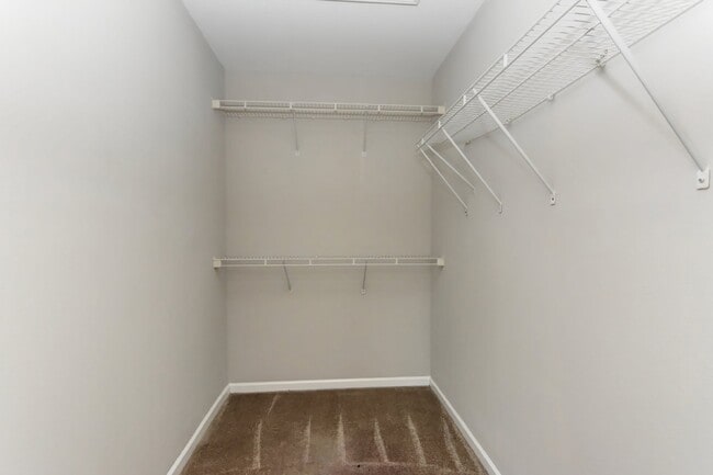 Building Photo - Beautiful 2 bed 2.5 bath Condo. Move-in Re...