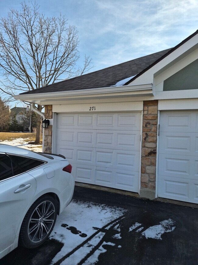 Building Photo - 271 Southwick Ct