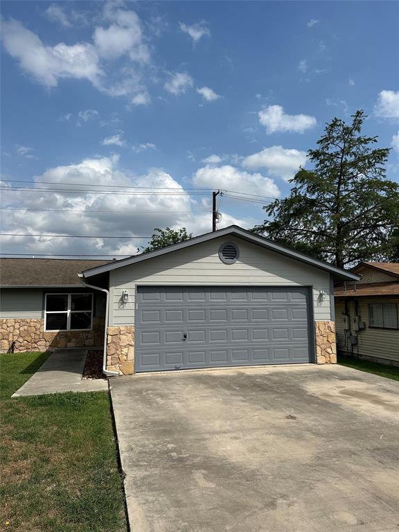 Building Photo - 2743 Maple Tree Rd