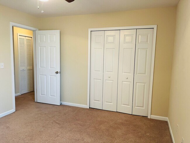 Building Photo - Wow! 3 bedroom 2.5 bathroom home in Newnan, 2100 plus sqft, 2 car garage, huge rooms, must see!