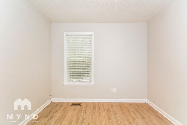 Building Photo - 1008 Roundtable Ct