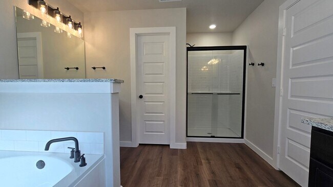 Building Photo - 512 Savannah St