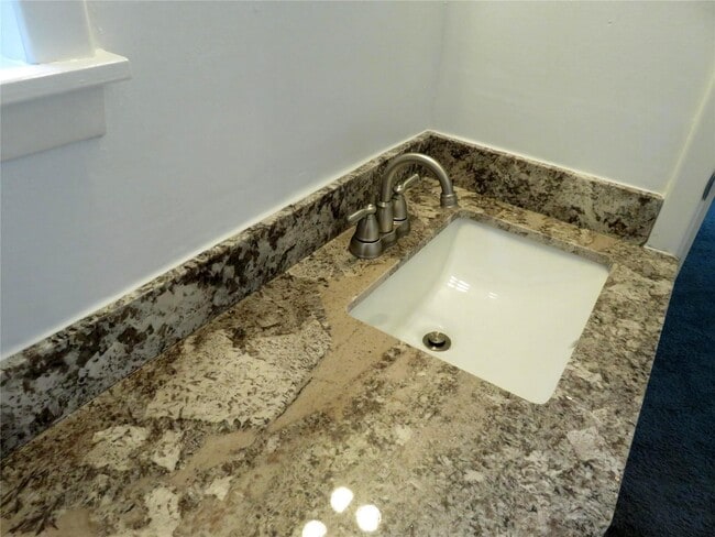 Building Photo - 1519 Tobola St