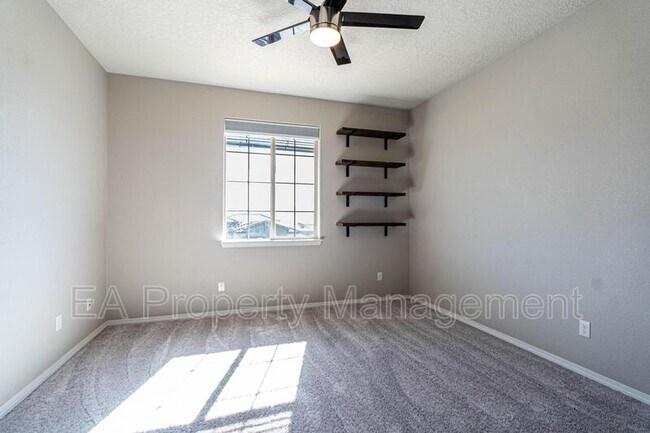 Building Photo - 827 Mesa Roja Trail NE