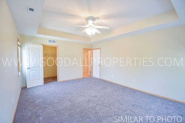 Building Photo - 2 Bedroom, 2.5 Bath Townhouse in Ankeny