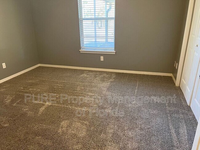 Building Photo - 112 Pecan Run