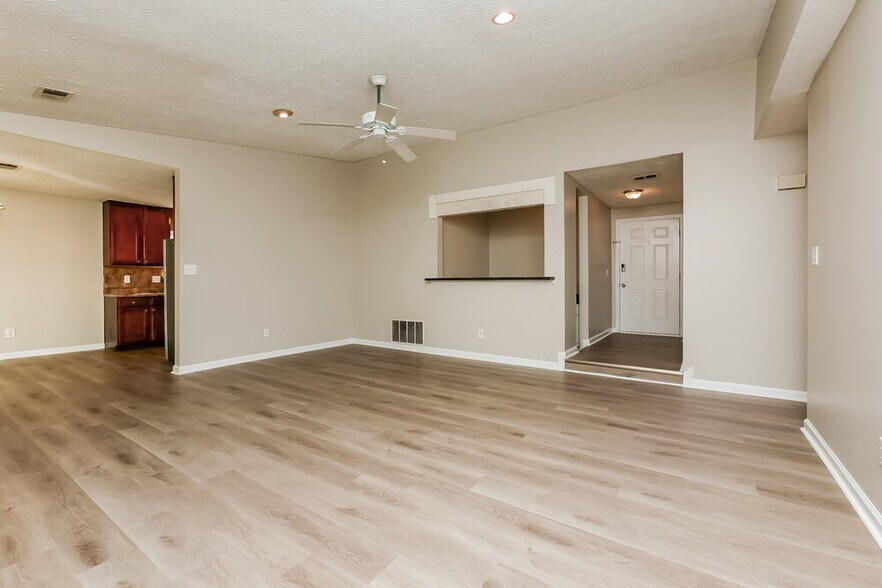 Building Photo - 9380 Forest Knoll Dr