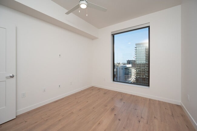 Building Photo - Welcome to your new home! Luxury 1BE1BA condo at the Pullman Gulch Union in the center of Nashvil...