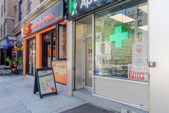 Building Photo - 316 W 14th St