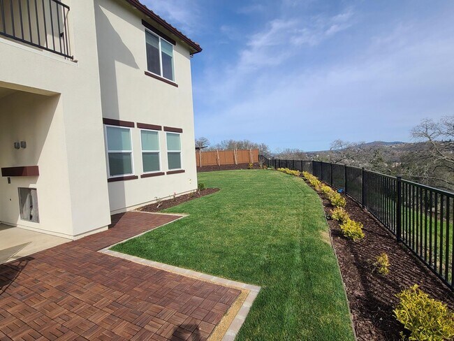 Building Photo - BEAUTIFUL BRAND NEW "NEXT-GEN" HOME W/ SOLAR & SIERRA VIEWS!!