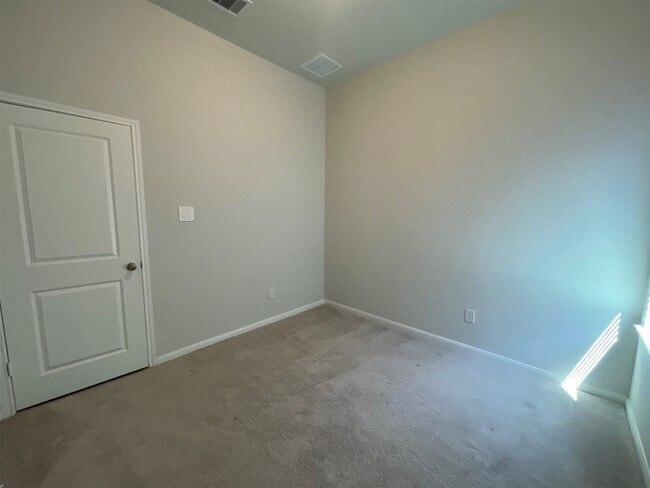 Building Photo - 12614 White Pelican Ct