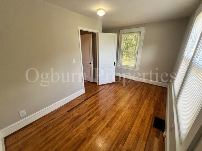 Building Photo - 649 Linville Rd